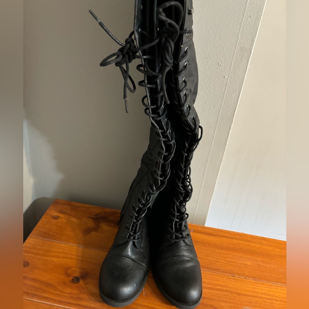 Black leather tie up boots - Picture 3 of 5